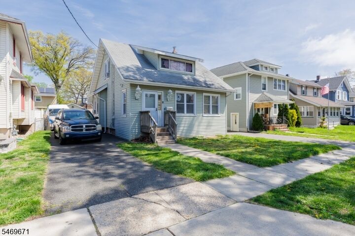 Property Photo:  427 Robins St  NJ 07203 