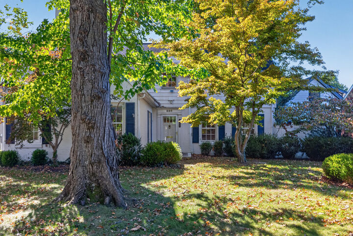 Property Photo: 220 Chenault Road KY 40502