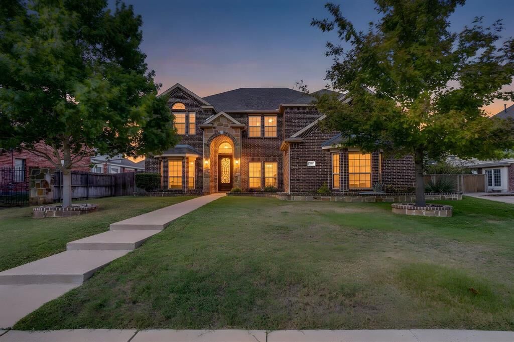 Property Photo:  2605 Winding Creek Drive  TX 76065 