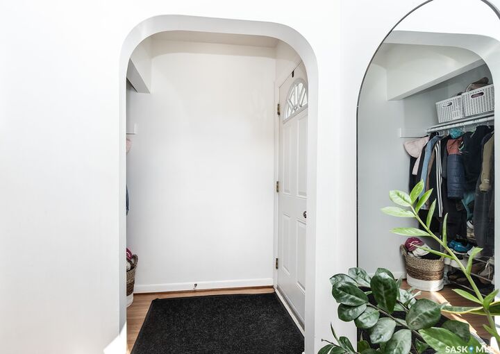 Property Photo: 1914 Lansdowne Avenue SK S7J 1G3