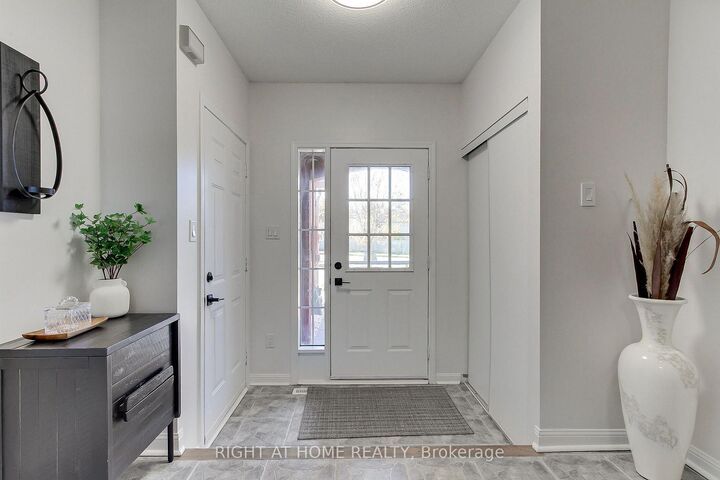 Property Photo:  371 Ferndale Drive  ON L4N 9Y8 