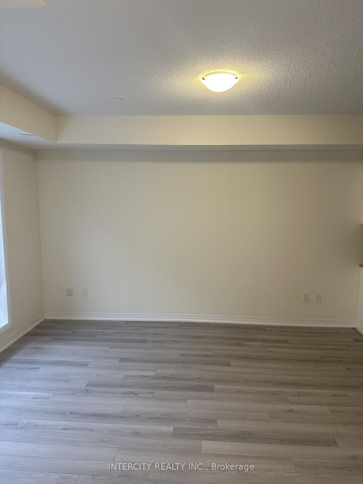 Property Photo:  245 McLevin Avenue 13  ON M1B 0E8 