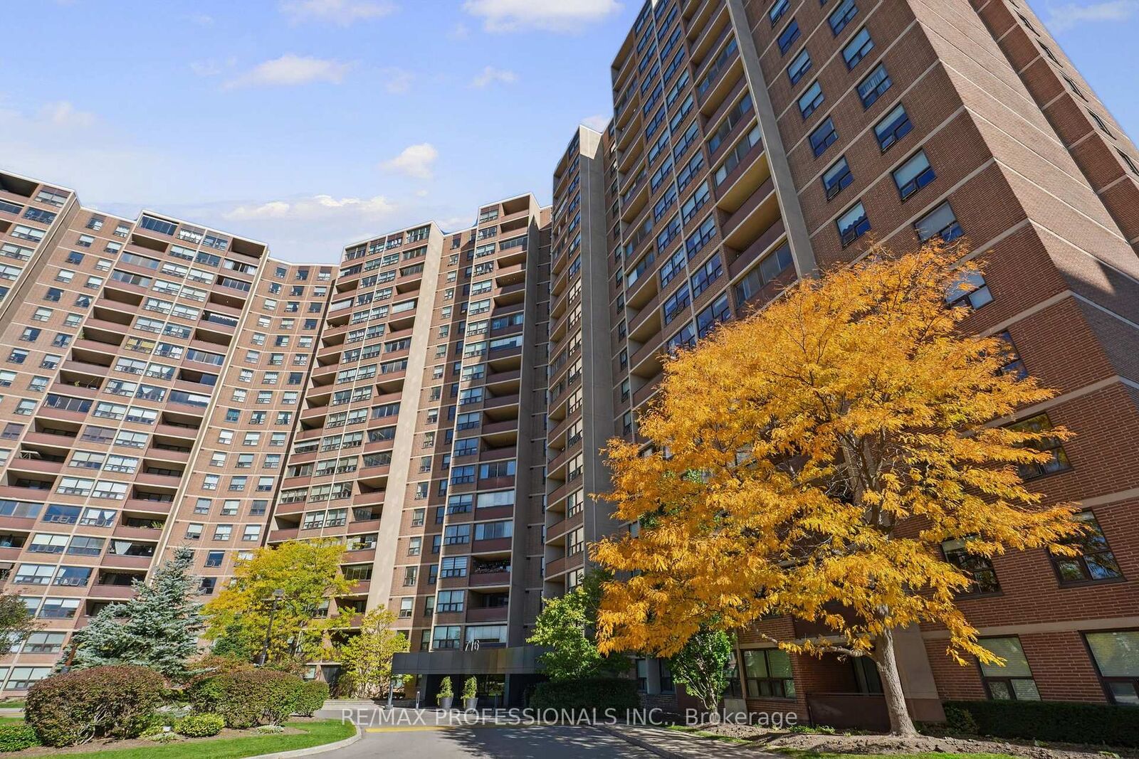 Property Photo: 716 The West Mall Road 605 ON M9C 4X6