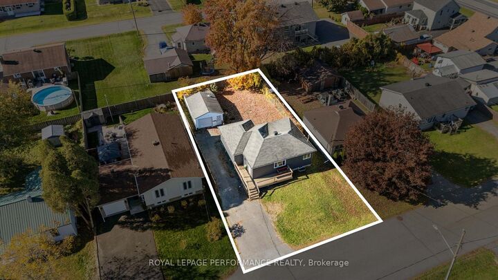 Property Photo: 3320 Duval Avenue ON K6K 1C4