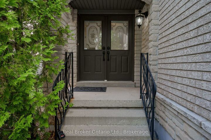 Property Photo:  2189 Shorncliffe Boulevard  ON L6M 3X2 