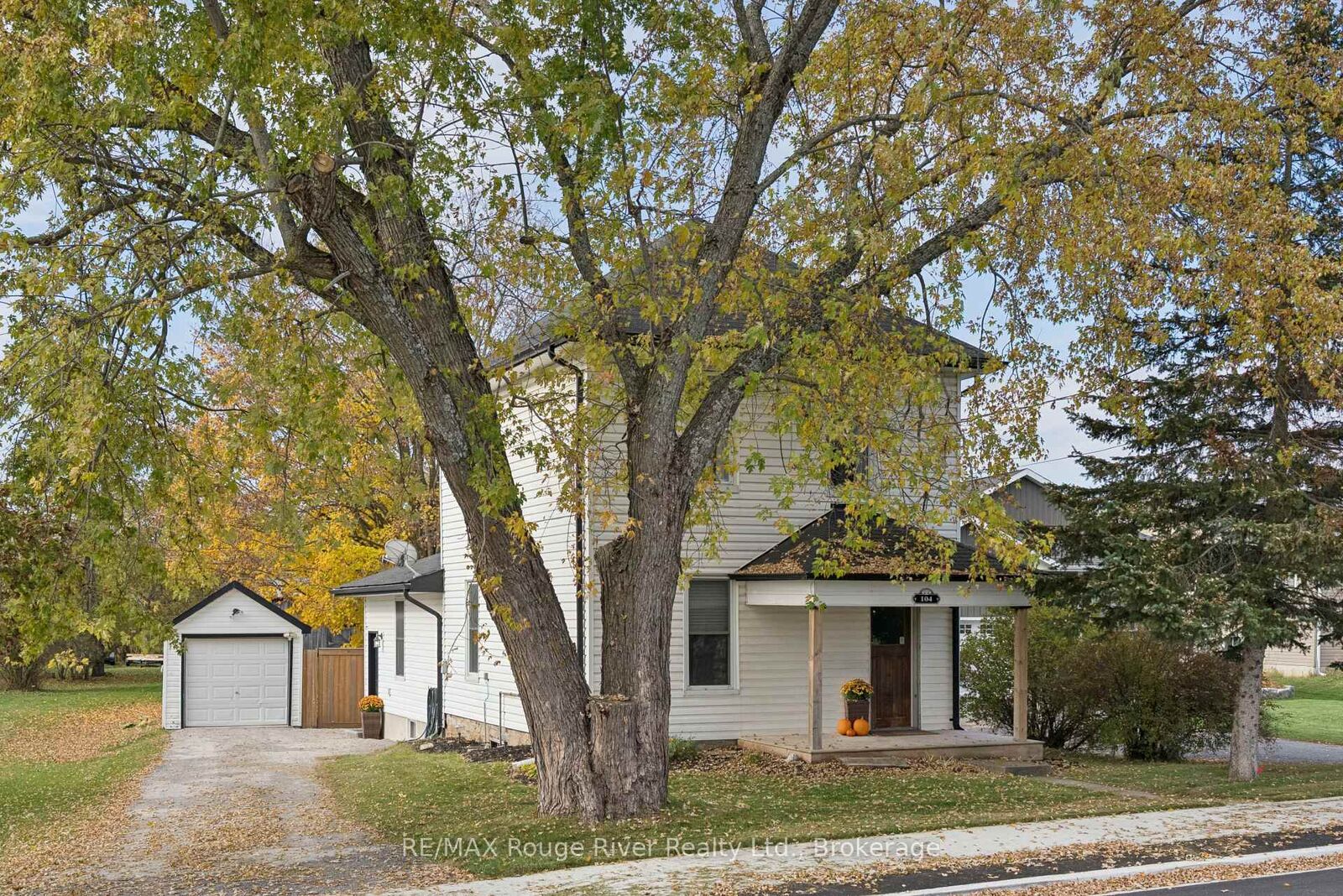 Property Photo:  104 County Road 40 N/A  ON K0L 2V0 