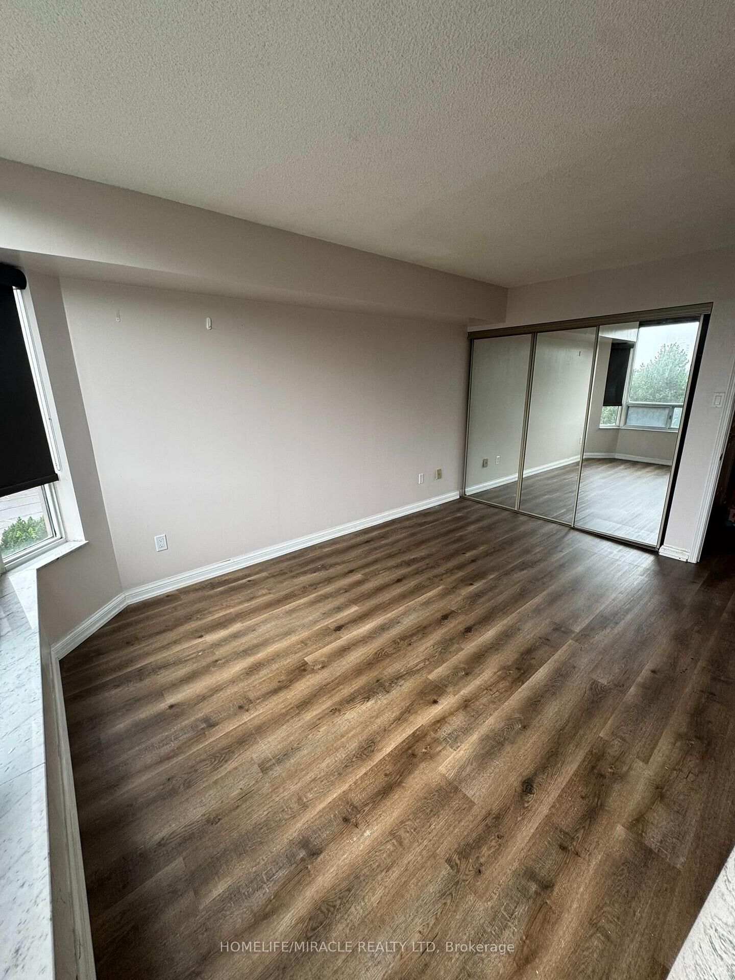 Property Photo:  24 Hanover Road 406  ON L6S 5K8 