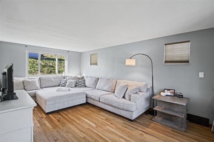 Property Photo: 1028 Ardmore Manor Dr PA 15221