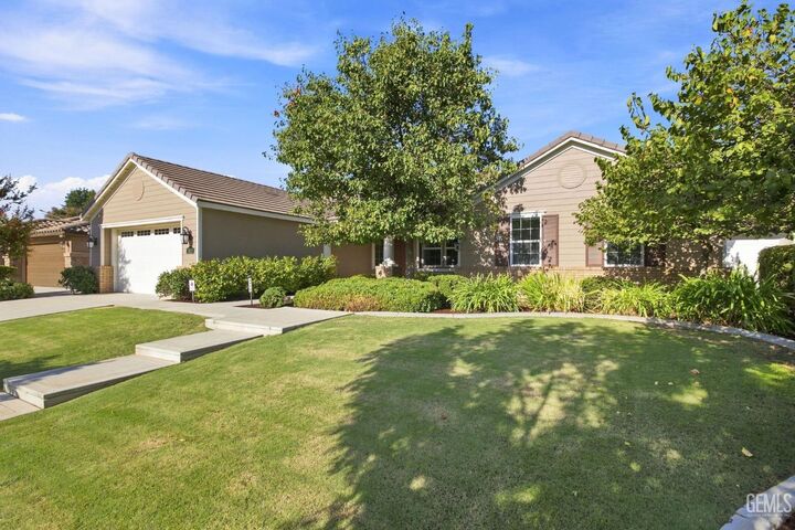 Property Photo: 3113 Barrowby Street CA 93311