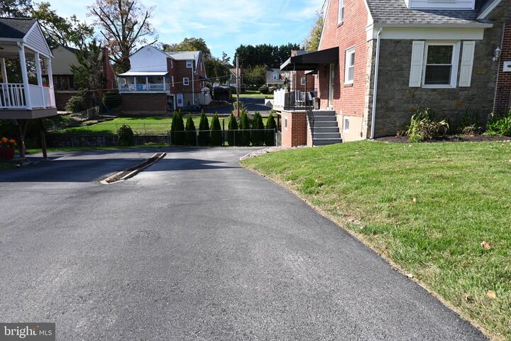 Property Photo: 1012 Edgewood Drive PA 19064