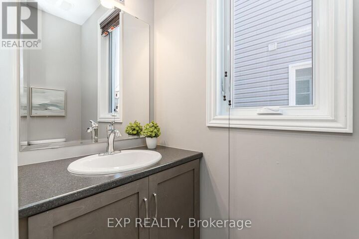 Property Photo:  811 Loosestrife Way  ON K1T 0L8 