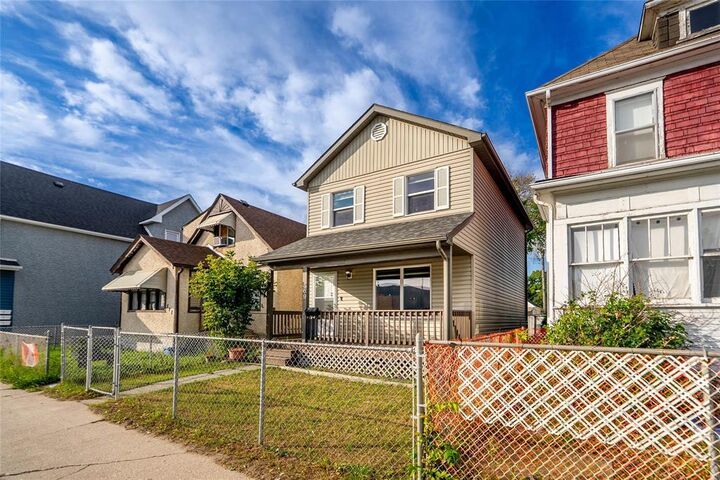 Property Photo: 569 Mountain Avenue MB R2W 1K8