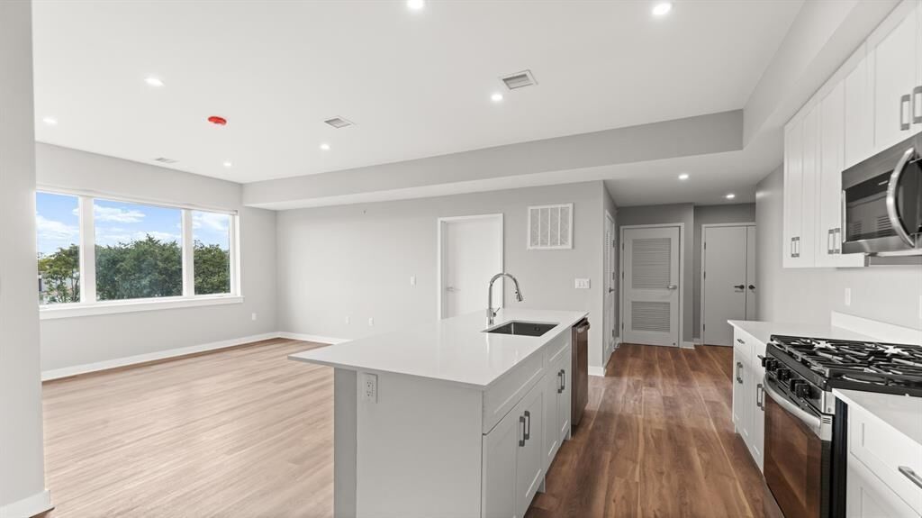 Property Photo:  475 Communipaw Ave 404  NJ 07304 