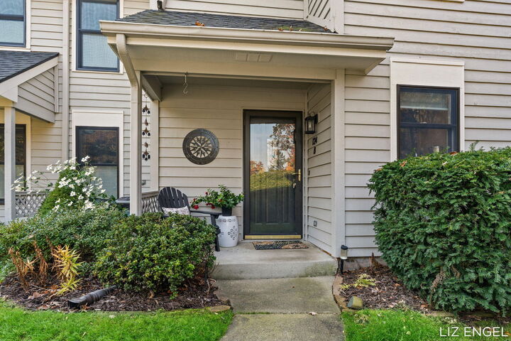 Property Photo:  124 Elizabeth Street  MI 49453 