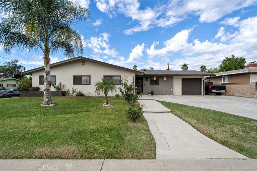 Property Photo:  930 N Riverside Avenue  CA 92376 