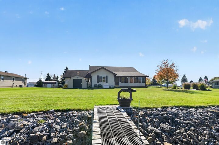 Property Photo: 2415 E Bay Ridge Drive MI 48703