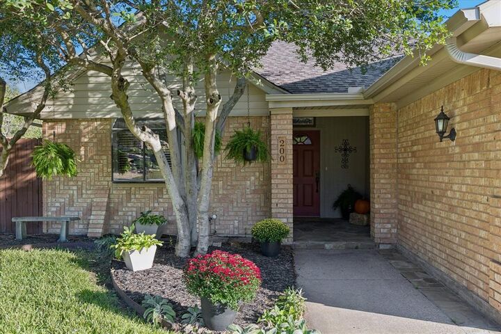 Property Photo: 200 Marseille Drive TX 76054
