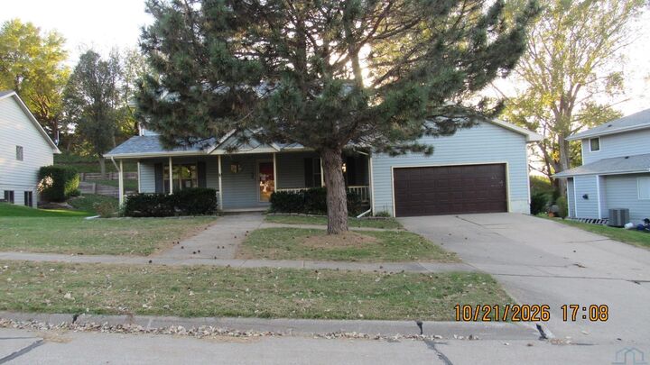Property Photo: 1304 46th St IA 51104
