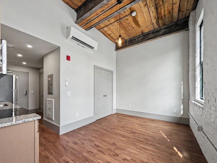 Property Photo: 90 Grove St 106 MA 01605