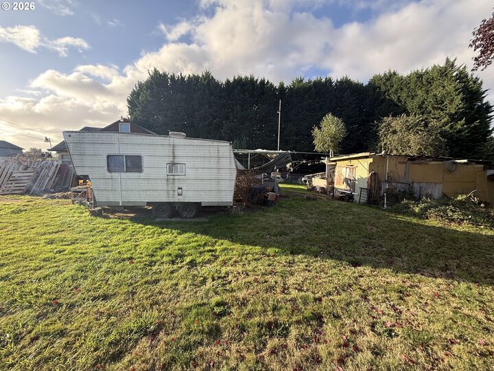 Property Photo: 1425 River Rd WA 98632