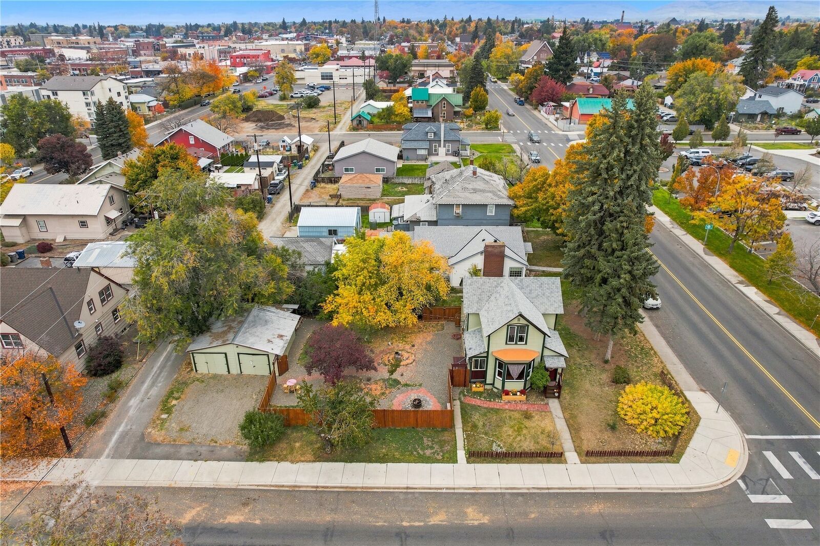 Property Photo:  209 E Capitol Avenue  WA 98926 