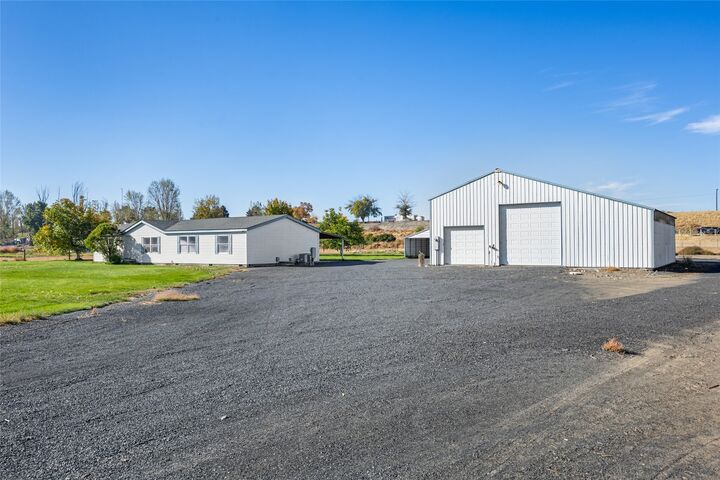 Property Photo: 5748 SE Rd J.2 WA 98837