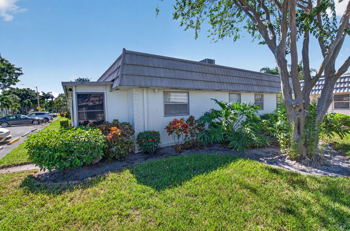 Property Photo: 152 Valencia G Boulevard FL 33446
