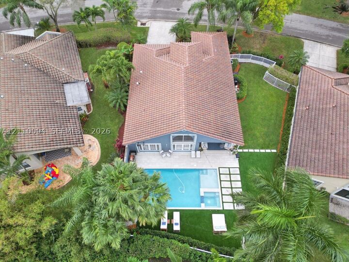 Property Photo:  2064 Island Cir  FL 33326 