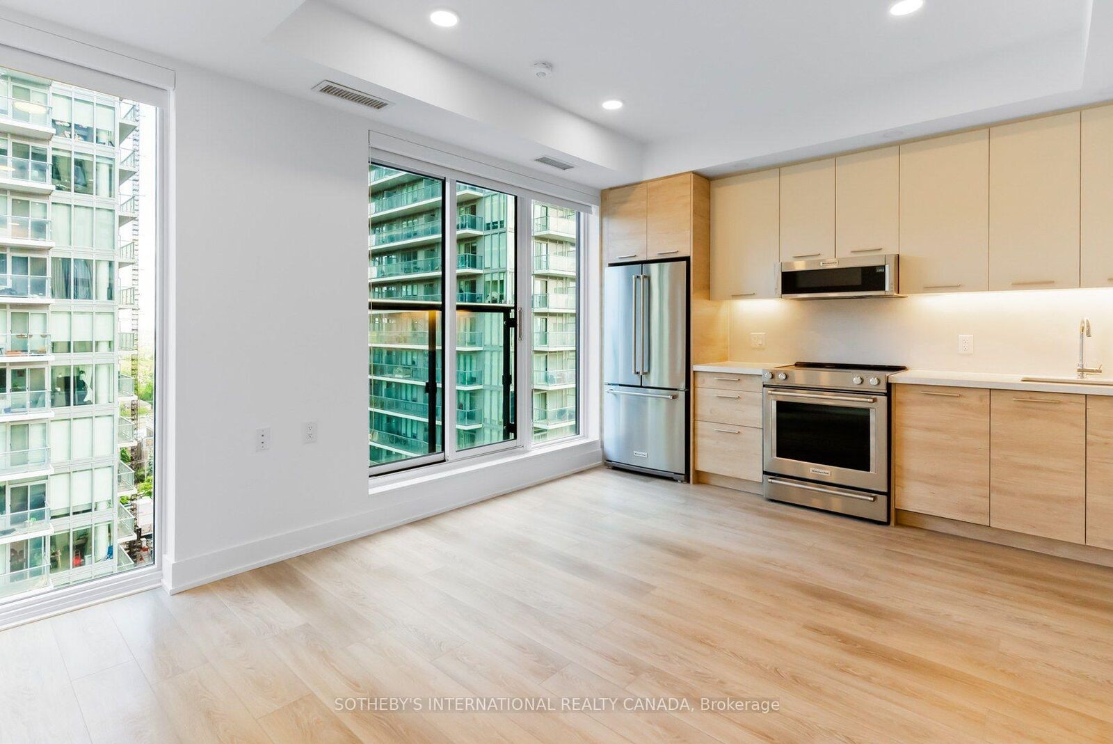 Property Photo:  200 Redpath Avenue 3301  ON M4P 0E6 