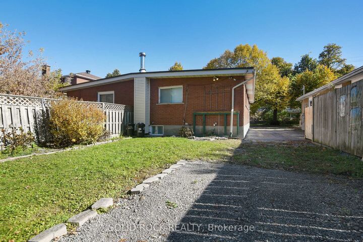 Property Photo:  1012 Panet Street  ON K1Z 6E9 