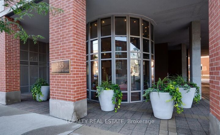 Property Photo:  255 Richmond Street E Ph14  ON M5A 4T7 