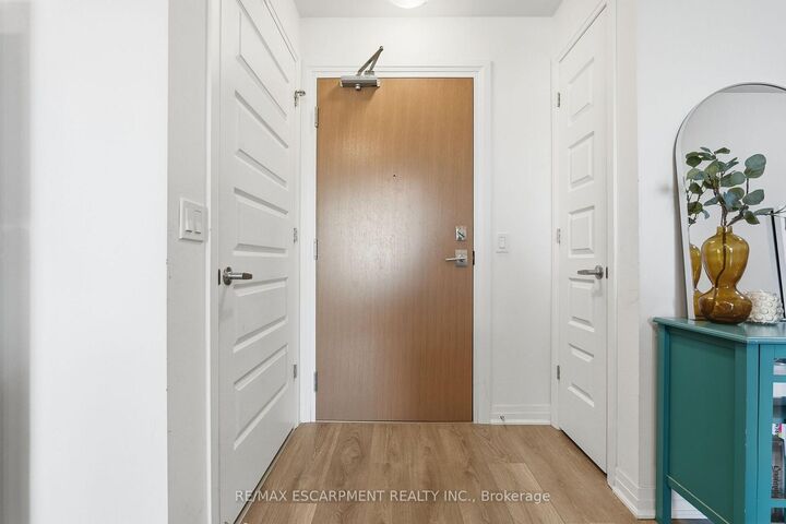 Photo de la propriété:  1105 Leger Way 424  ON L9E 1K7 