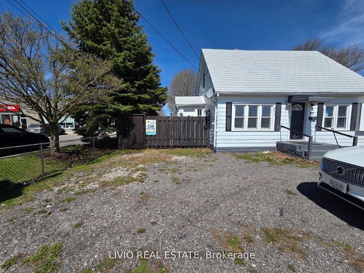 Property Photo: 323 Queen Street E ON L7J 1R1