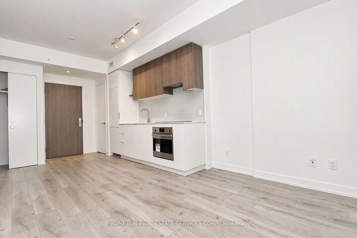 Property Photo:  161 Roehampton Avenue 627  ON M4P 0C8 