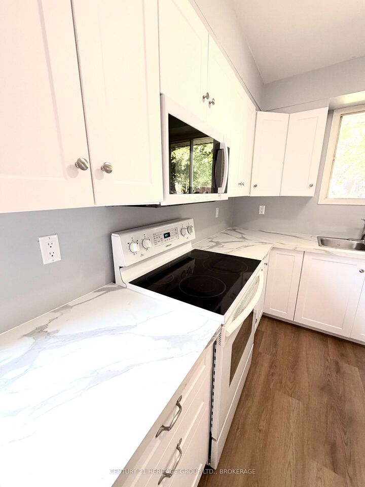 Photo de la propriété:  150 Dauphin Avenue  ON K7K 6B1 
