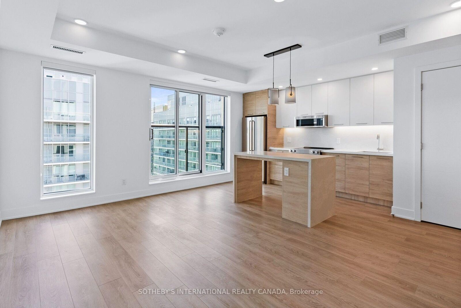 Property Photo:  200 Redpath Avenue 2004  ON M4P 0E6 