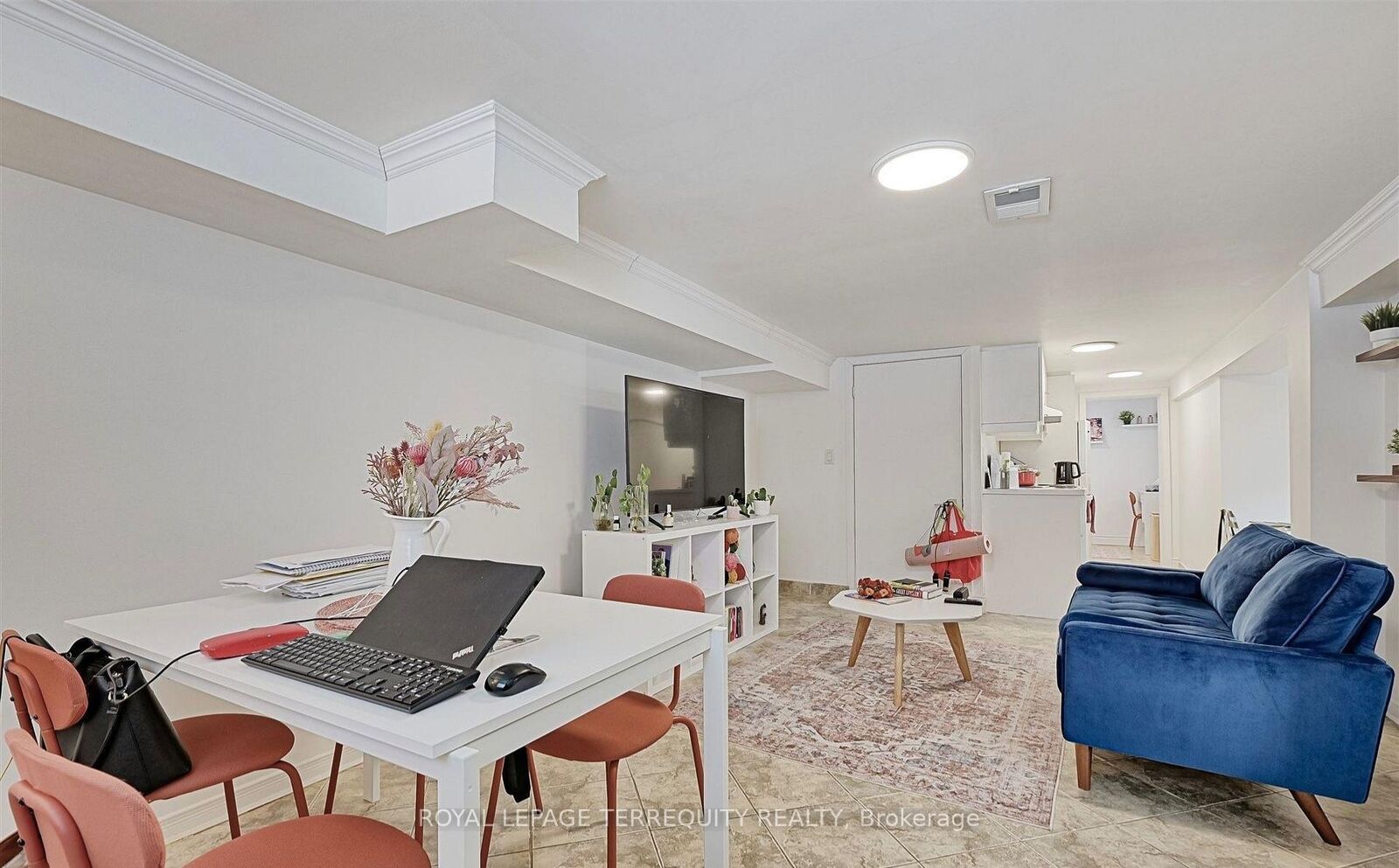 Property Photo:  471 Gilbert Avenue Lower  ON M6E 4X4 