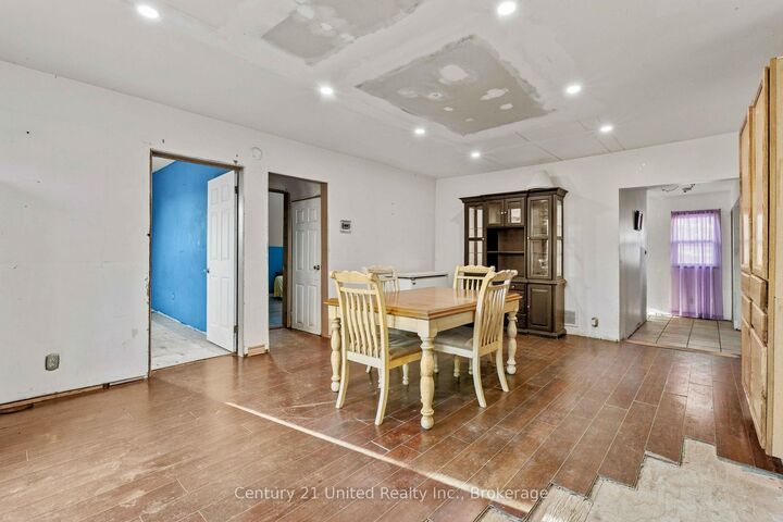 Photo de la propriété:  322 Dingman Road  ON N6N 1N3 