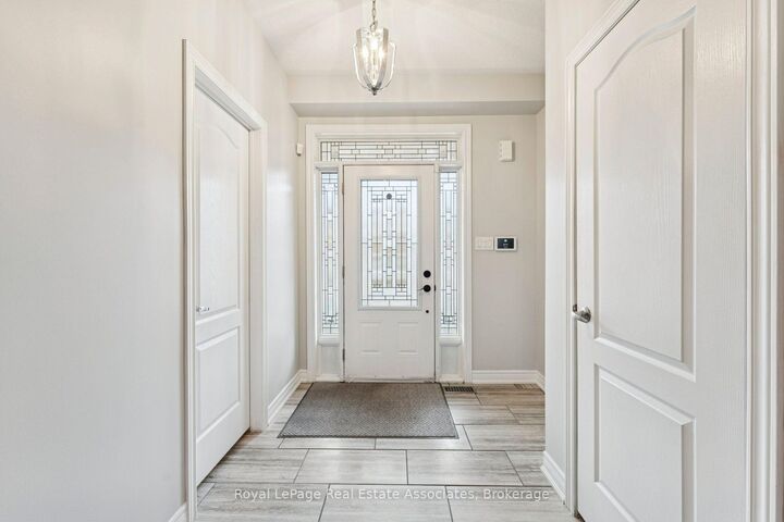 Property Photo:  12 Diamond Leaf Lane  ON L7G 0G7 
