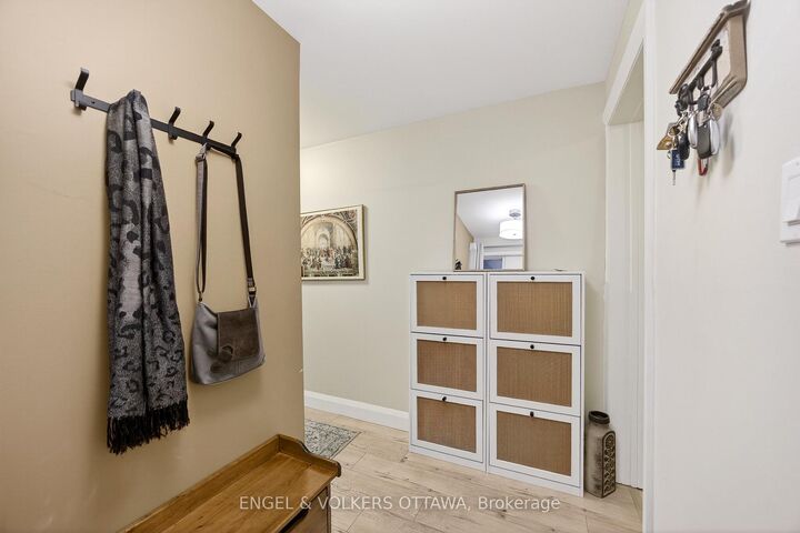 Property Photo:  35 Robinson Avenue B  ON K1N 8N8 