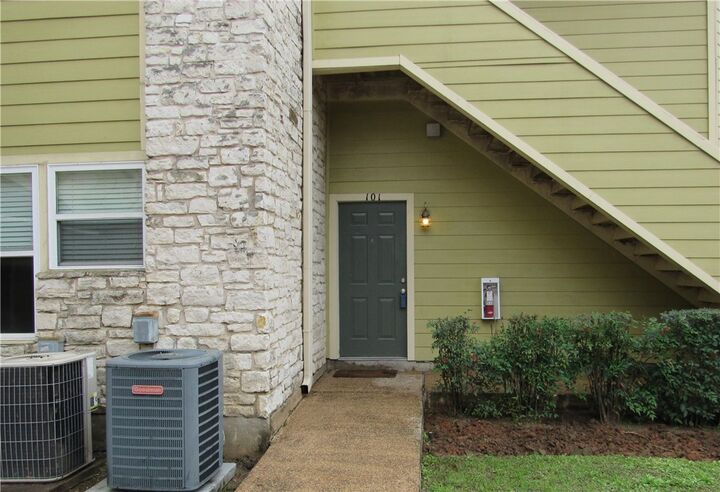 Property Photo: 808 W 29th Street 101 TX 78705