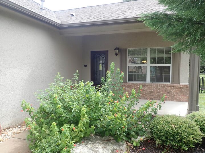 Property Photo: 114 Plover Pass TX 78633