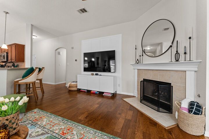 Property Photo: 3804 Hidden Lake Crossing TX 78660