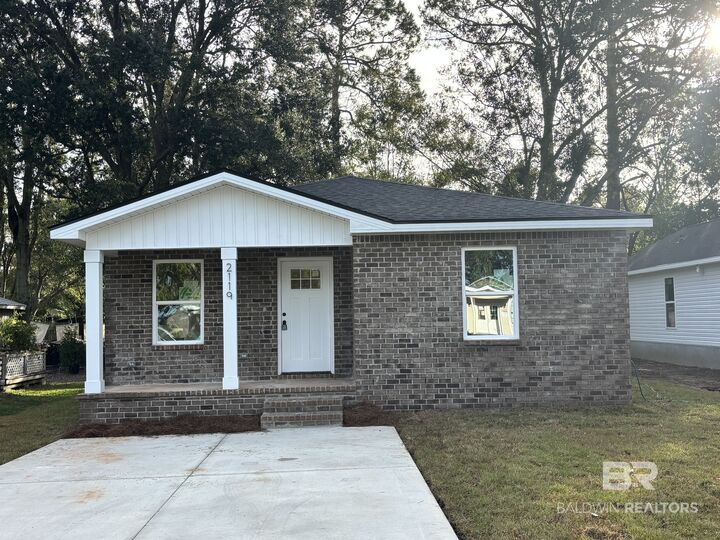 Property Photo:  2119 S Magnolia St  AL 36551 