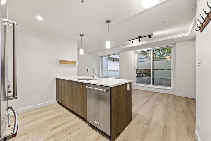 Property Photo:  2188 Madison Avenue 104  BC V5C 0J8 