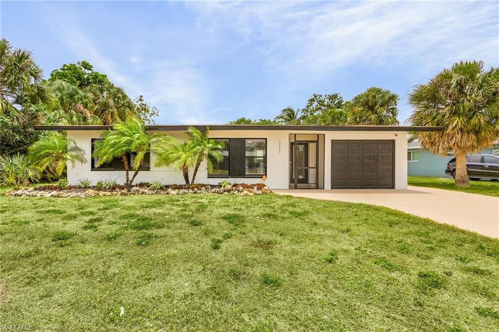 Property Photo:  5251 Tower Dr  FL 33904 