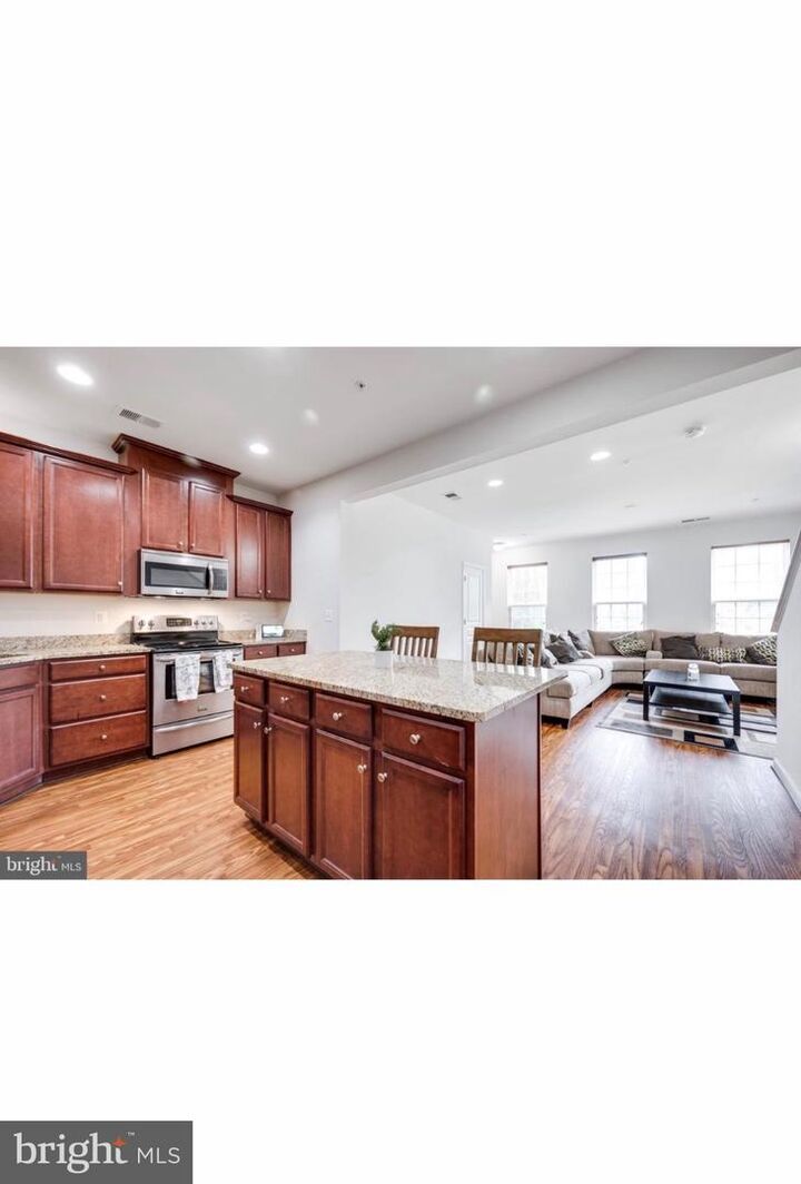 Property Photo:  14818 Mason Creek Circle  VA 22191 