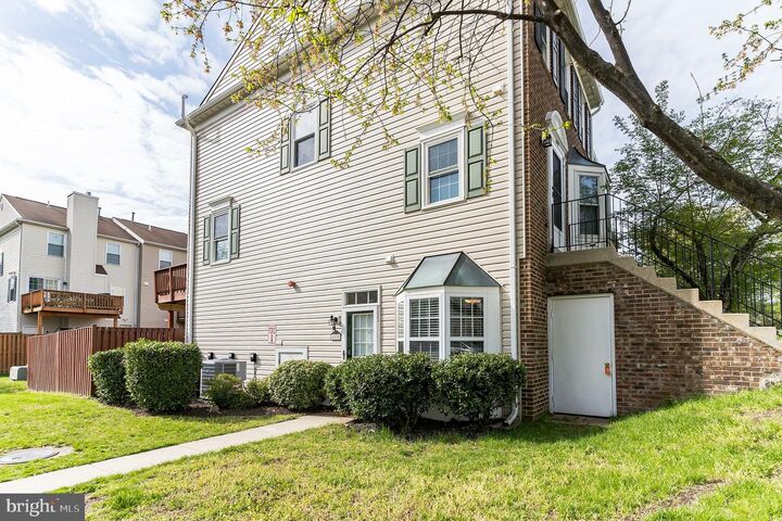 Property Photo: 1025 Simsbury Court MD 21114