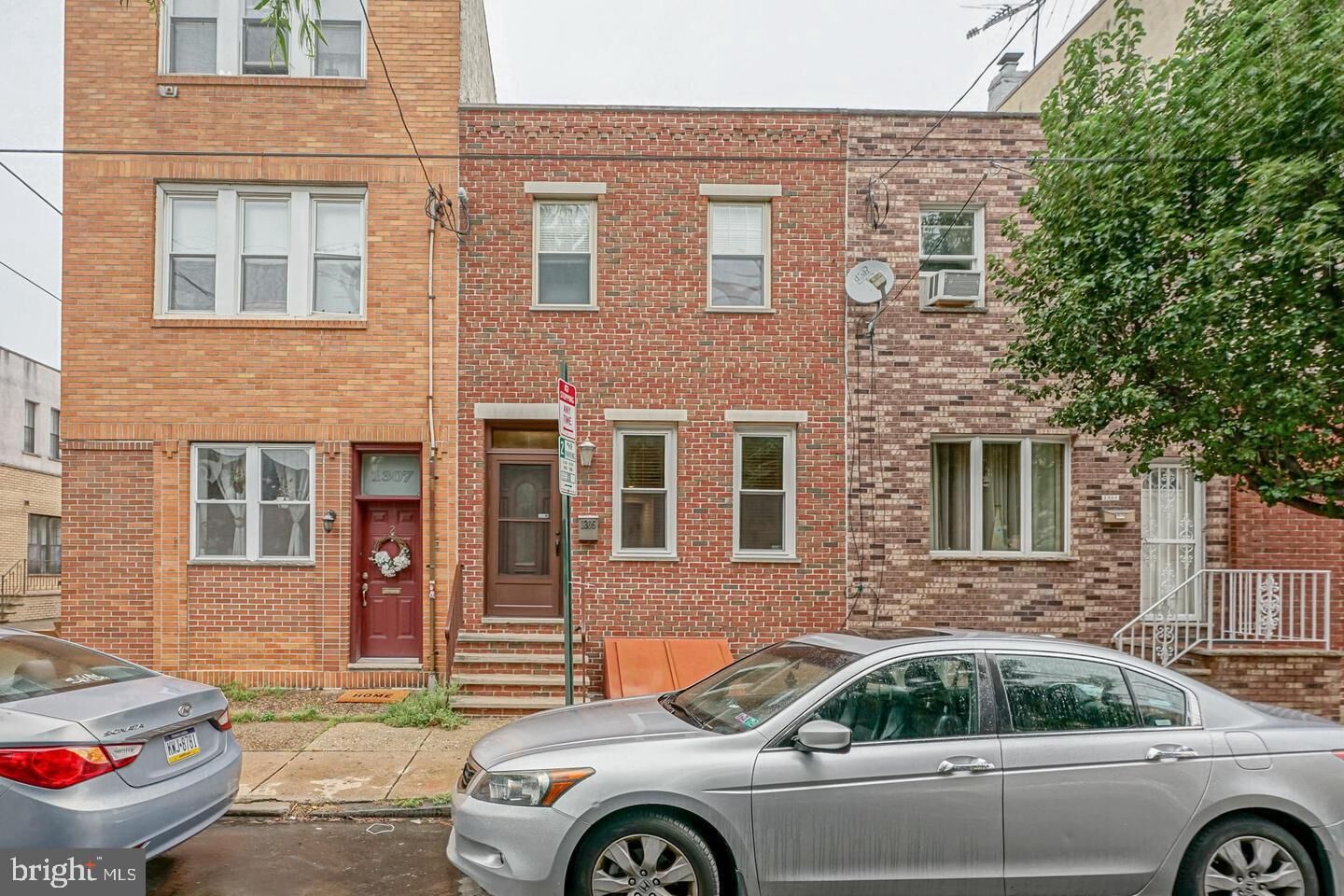 Property Photo:  