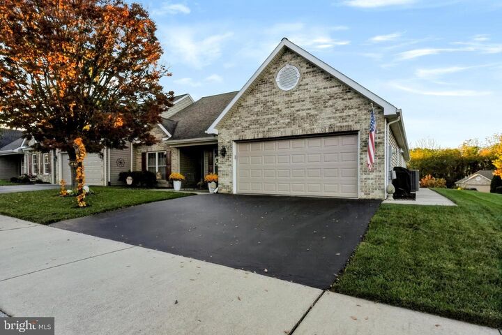 Property Photo:  40 Summerfield Drive  PA 17015 